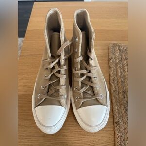 Suede Converse in Tan